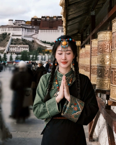 Nguồn Gốc Của Dzi Tây Tạng: Hành Trình Hàng Ngàn Năm Từ Himalaya Đến Ngày Nay